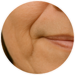 Detailní AI vizualizace koutku úst a dolní partie tváře vytvořená pro online program Facelift Yoga Experience od certifikované lektorky Martiny Bajerové.