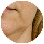 Detailní AI vizualizace kontur dolní části tváře a linie krku vytvořená pro online program Facelift Yoga Experience od certifikované lektorky Martiny Bajerové.