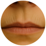 Detailní AI vizualizace jemných vertikálních linií nad horním rtem a v oblasti úst vytvořená pro online program Facelift Yoga Experience od certifikované lektorky Martiny Bajerové.