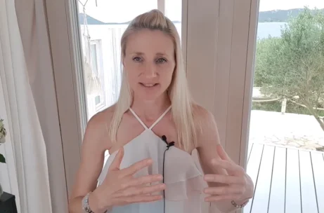 Certifikovaná lektorka Martina Bajerová radí, jak efektivně procházet online kurzem hormonální jógy pro&nbsp;dosažení nejlepších výsledků.